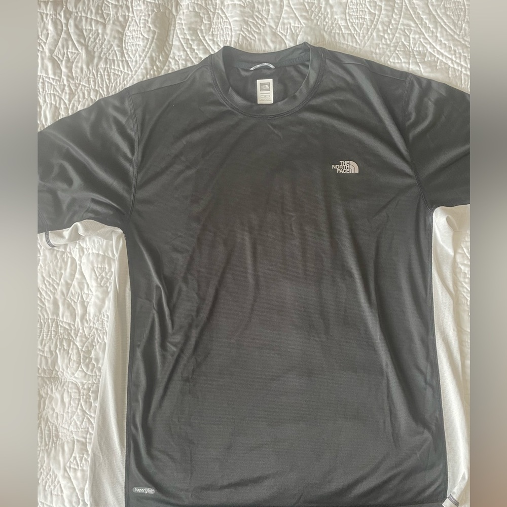 The North Face men’s Vapor Wick athletic shirt size large